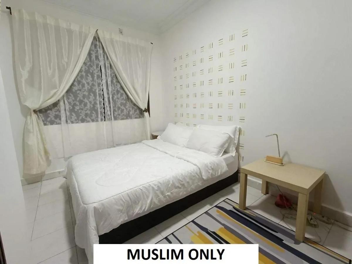 Homestay Laman Nuri, Kota Damansara Petaling Jaya Exterior foto