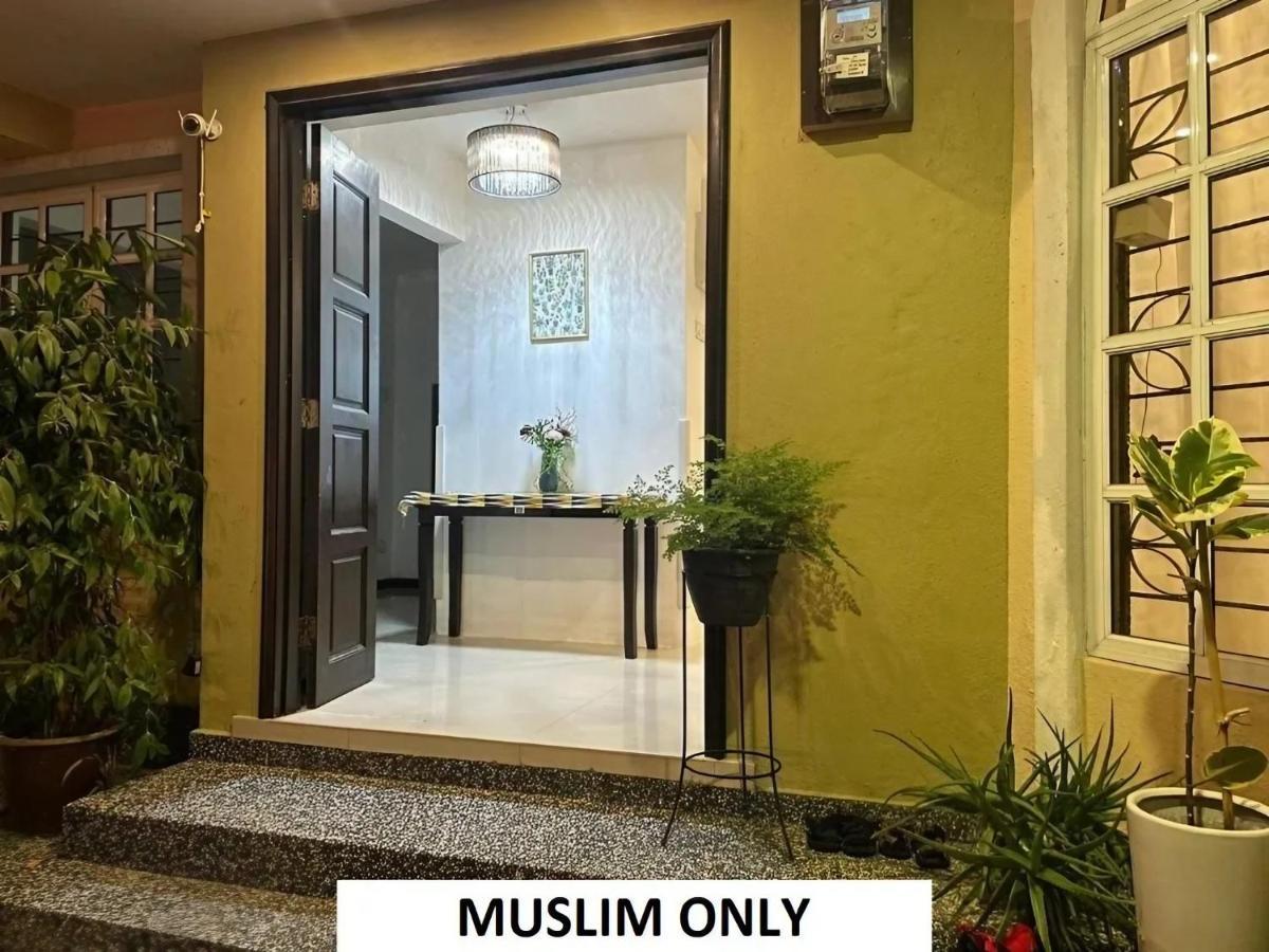 Homestay Laman Nuri, Kota Damansara Petaling Jaya Exterior foto