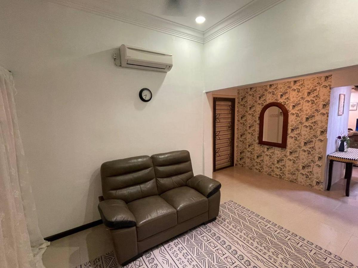 Homestay Laman Nuri, Kota Damansara Petaling Jaya Exterior foto