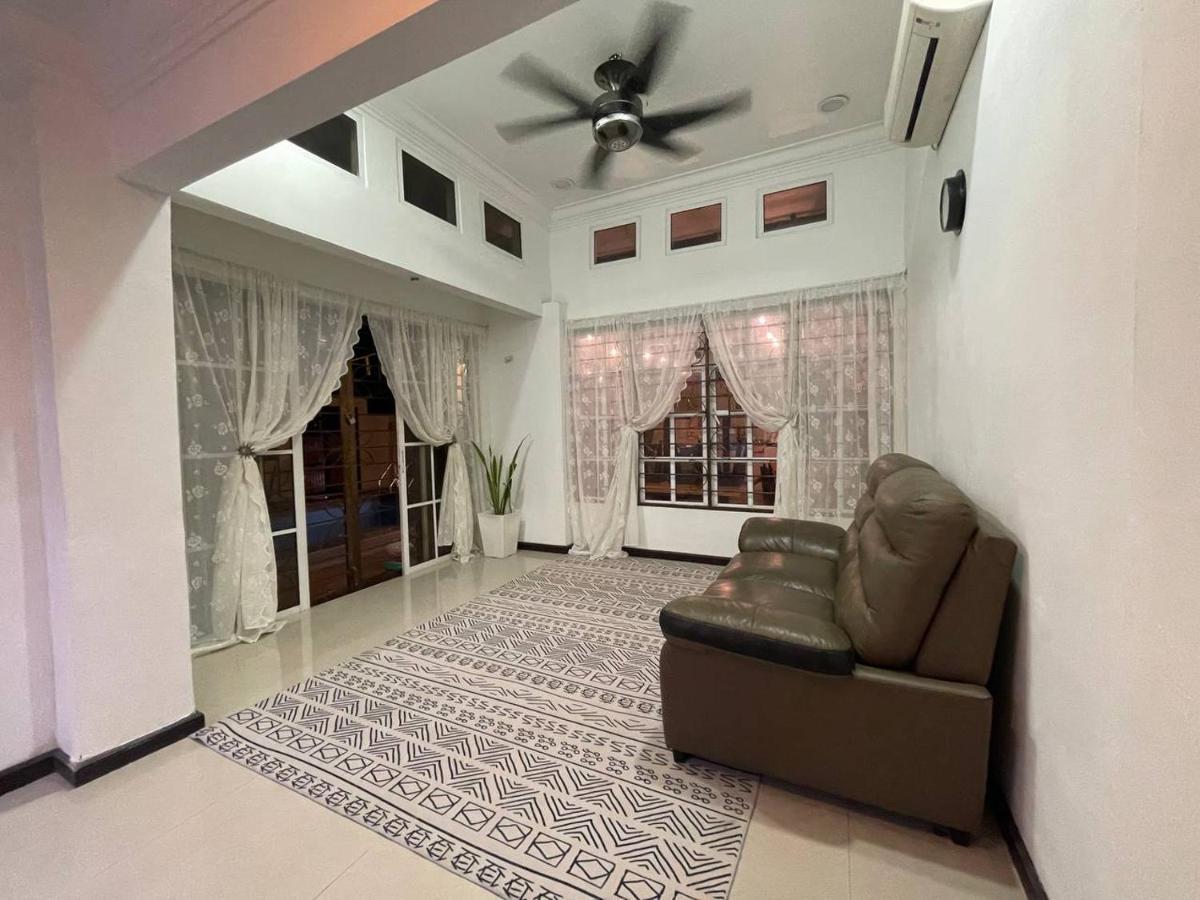 Homestay Laman Nuri, Kota Damansara Petaling Jaya Exterior foto